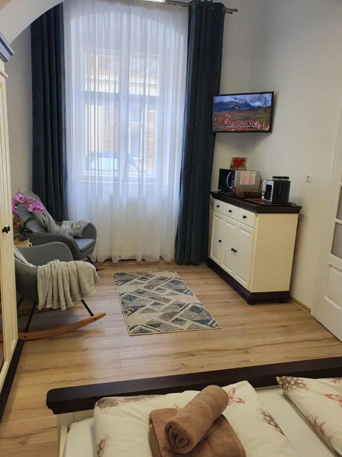 Smiley Apartment *